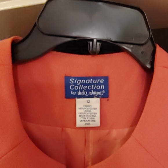 Signature Collection skirt suit - Picture 3 of 4